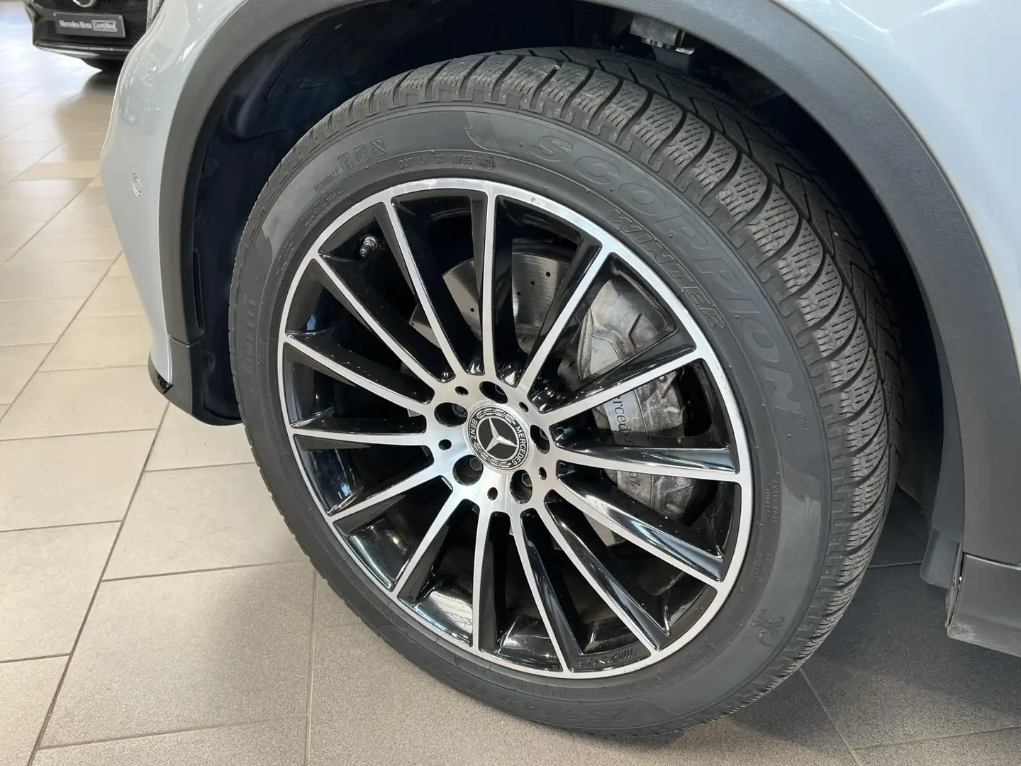 Mercedes-Benz GLC 220 Coupé GLC 220d 4MATIC AMG Line Dos 7221 Grijs - 2