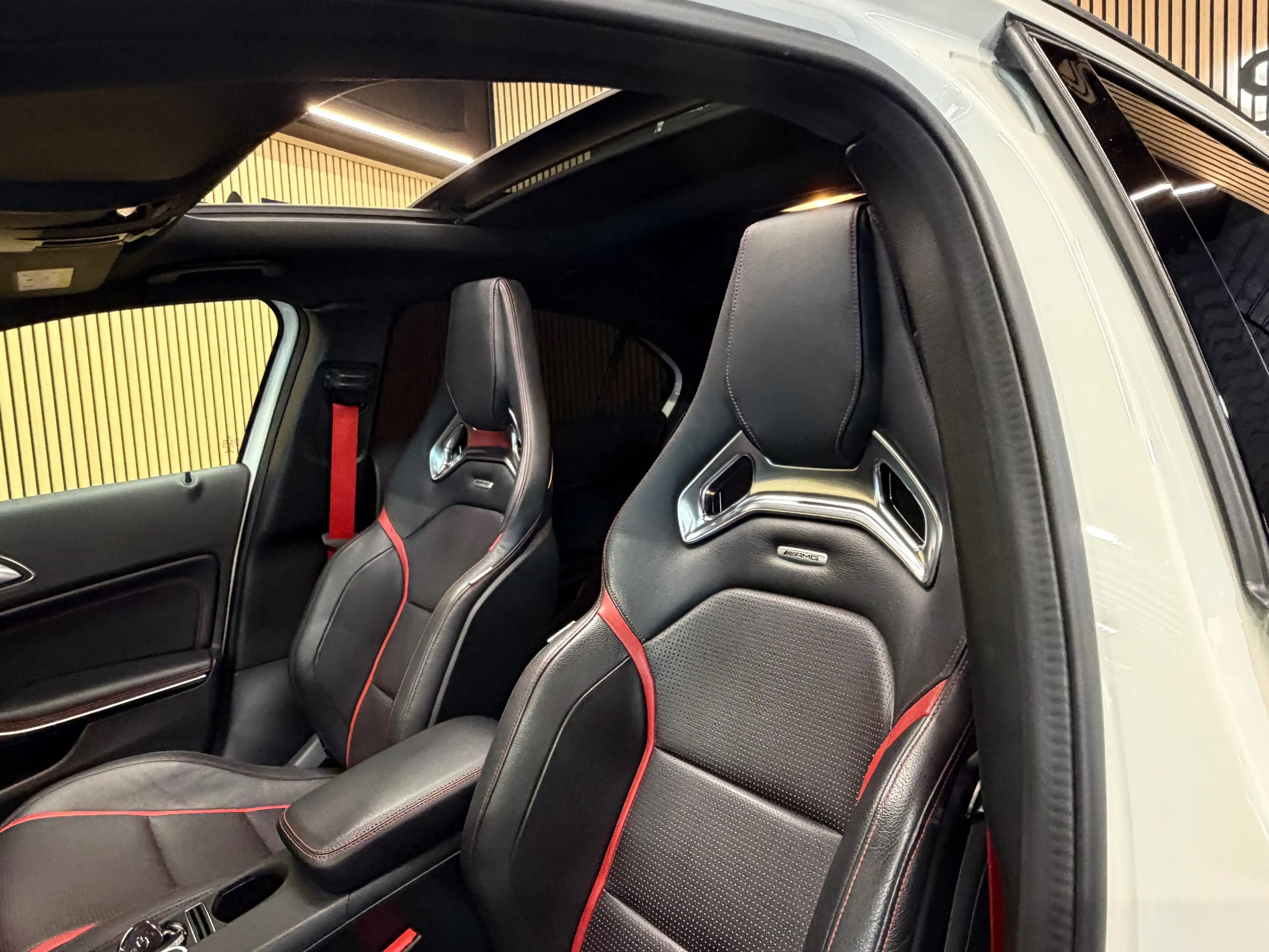 Mercedes-Benz A 45 AMG 4-MATIC PACK AERO ** RACE ** GARANTIE 12 MOIS ** — photo 10