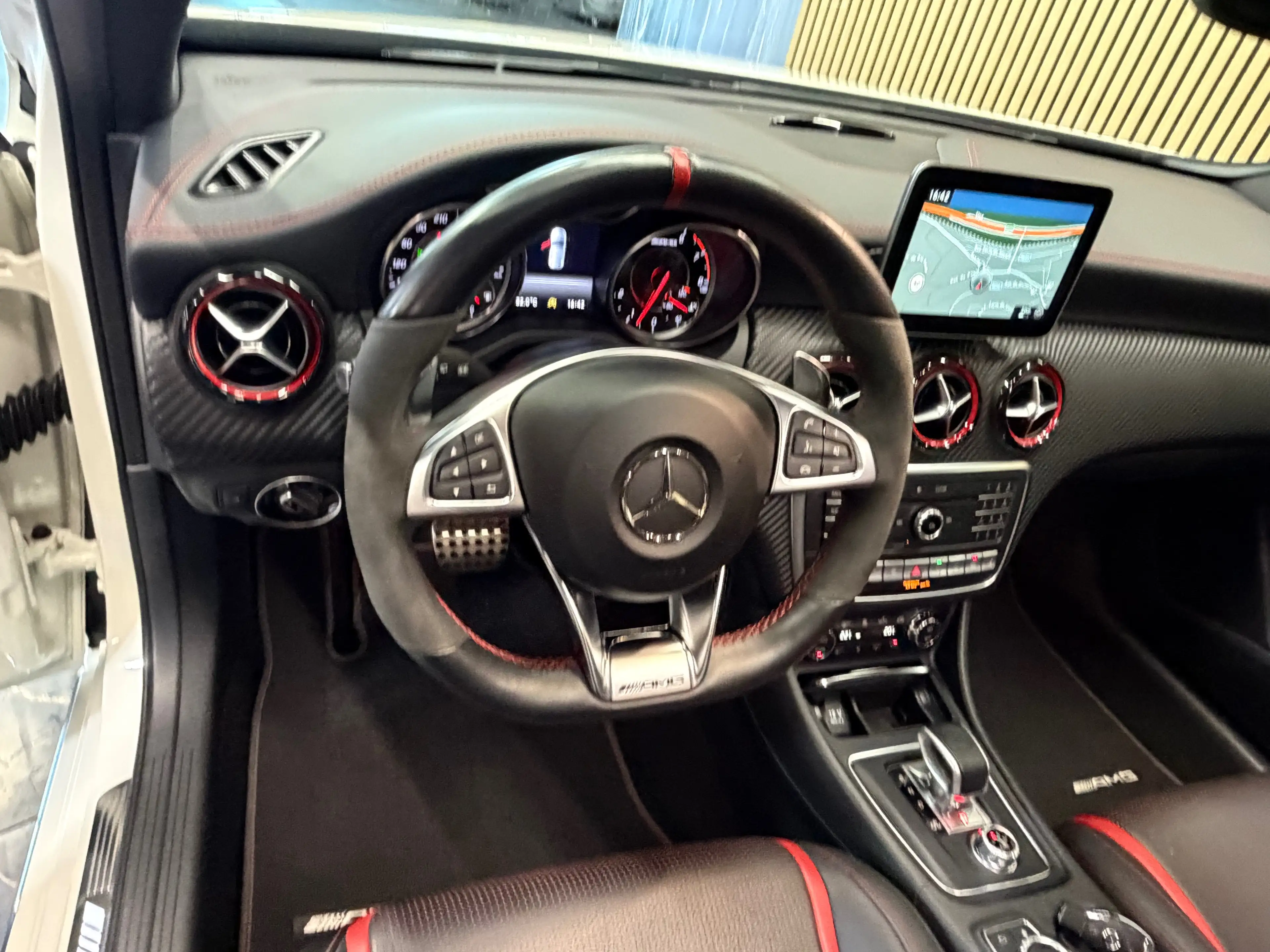 Mercedes-Benz A 45 AMG 4-MATIC PACK AERO ** RACE ** GARANTIE 12 MOIS ** — photo 9
