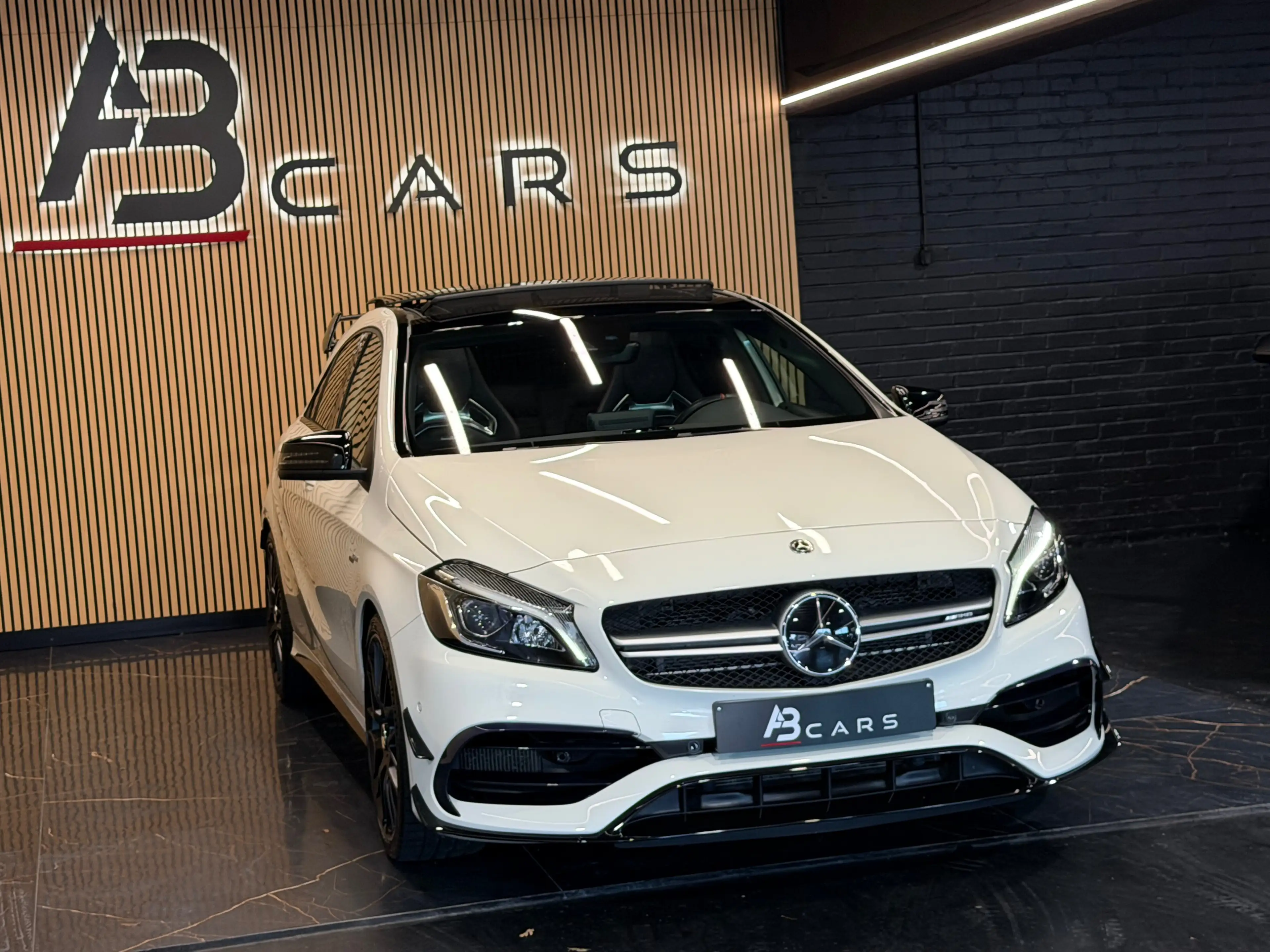 Mercedes-Benz A 45 AMG 4-MATIC PACK AERO ** RACE ** GARANTIE 12 MOIS ** — photo 4