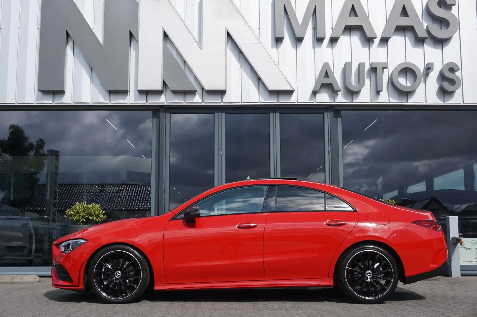 Mercedes-Benz CLA 200 AUT7 AMG NIGHT PANORAMADAK SFEERVERLICHTING Rood - 2