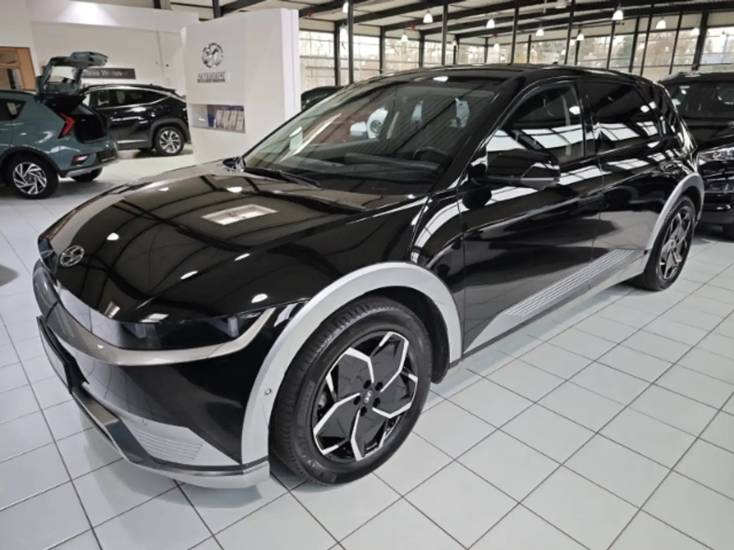 Hyundai IONIQ 5 Hyundai mit Allradantrieb und 58kWh Batterie, UNIQ Schwarz - 2