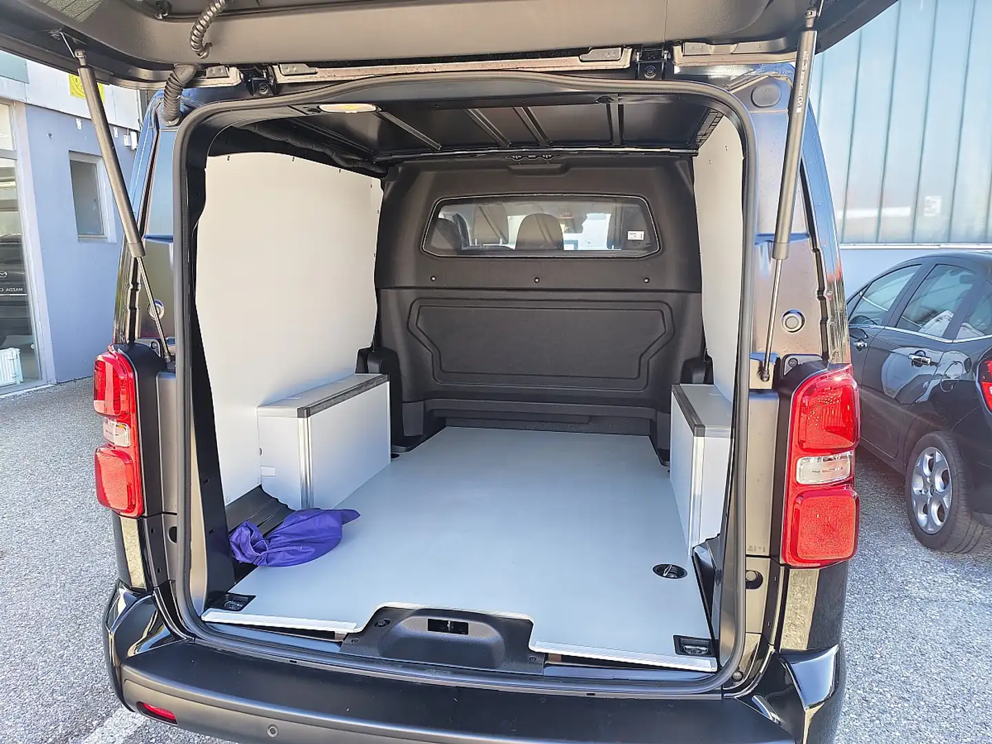 Citroen Jumpy DoKa Doppelkabine BlueHDi 180 S&S EAT8 XL Autom... Schwarz - 2