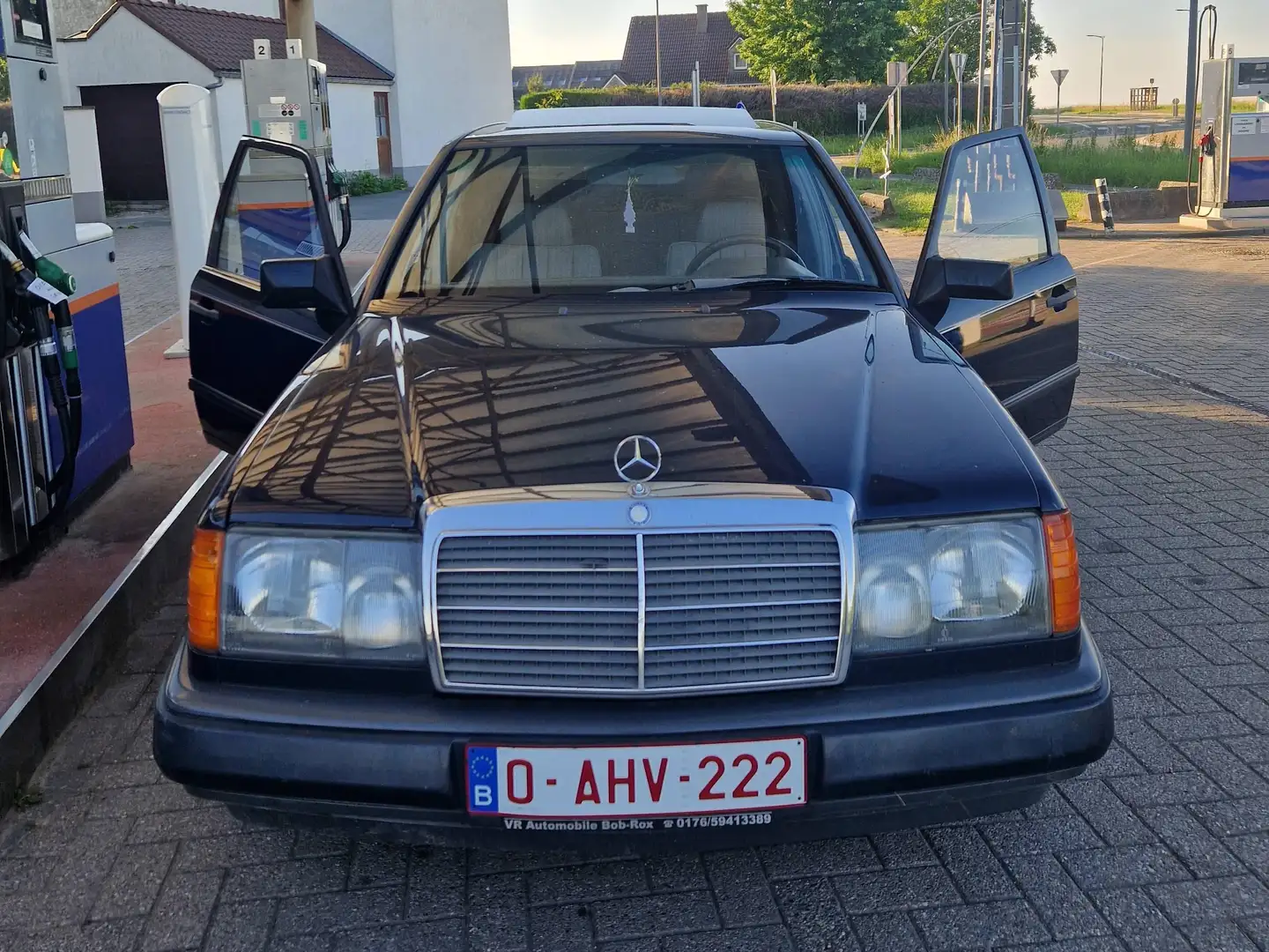 Mercedes-Benz 260 W124 Blau - 1
