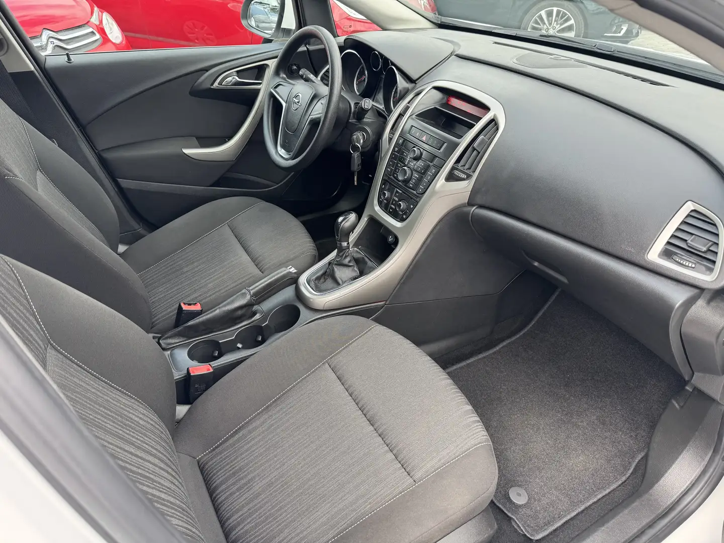 Opel Astra J Lim. 1,4 16V  Design Edition / Klima Weiß - 2