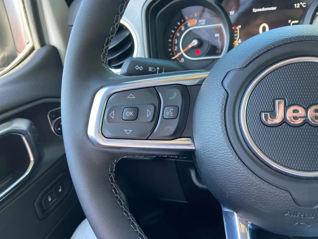 Jeep Wrangler снимка Jeep Wrangler