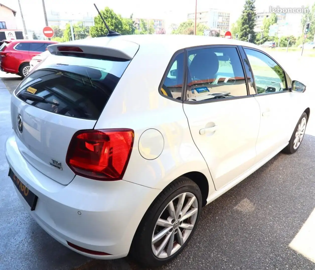 Volkswagen Polo 1.4 TDI 90 CH CARAT + CARPLAY CAMERA SIEGES CHAUFF Blanc - 2
