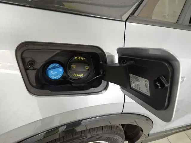 Audi Q2 view 13