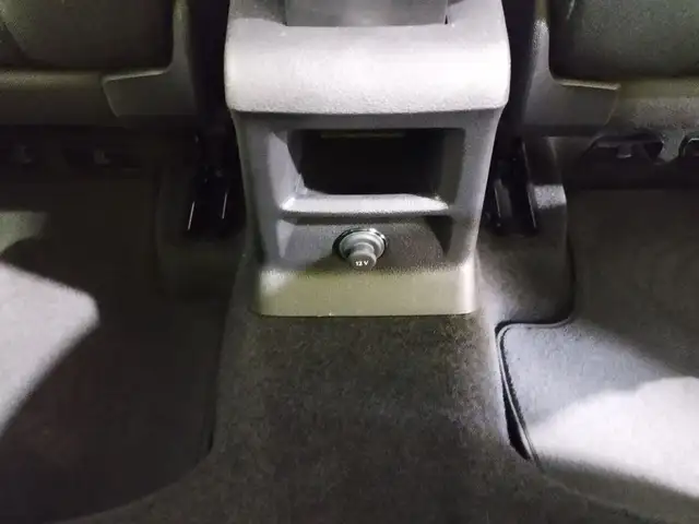 Audi Q2 view 15