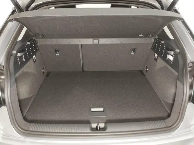Audi Q2 view 9