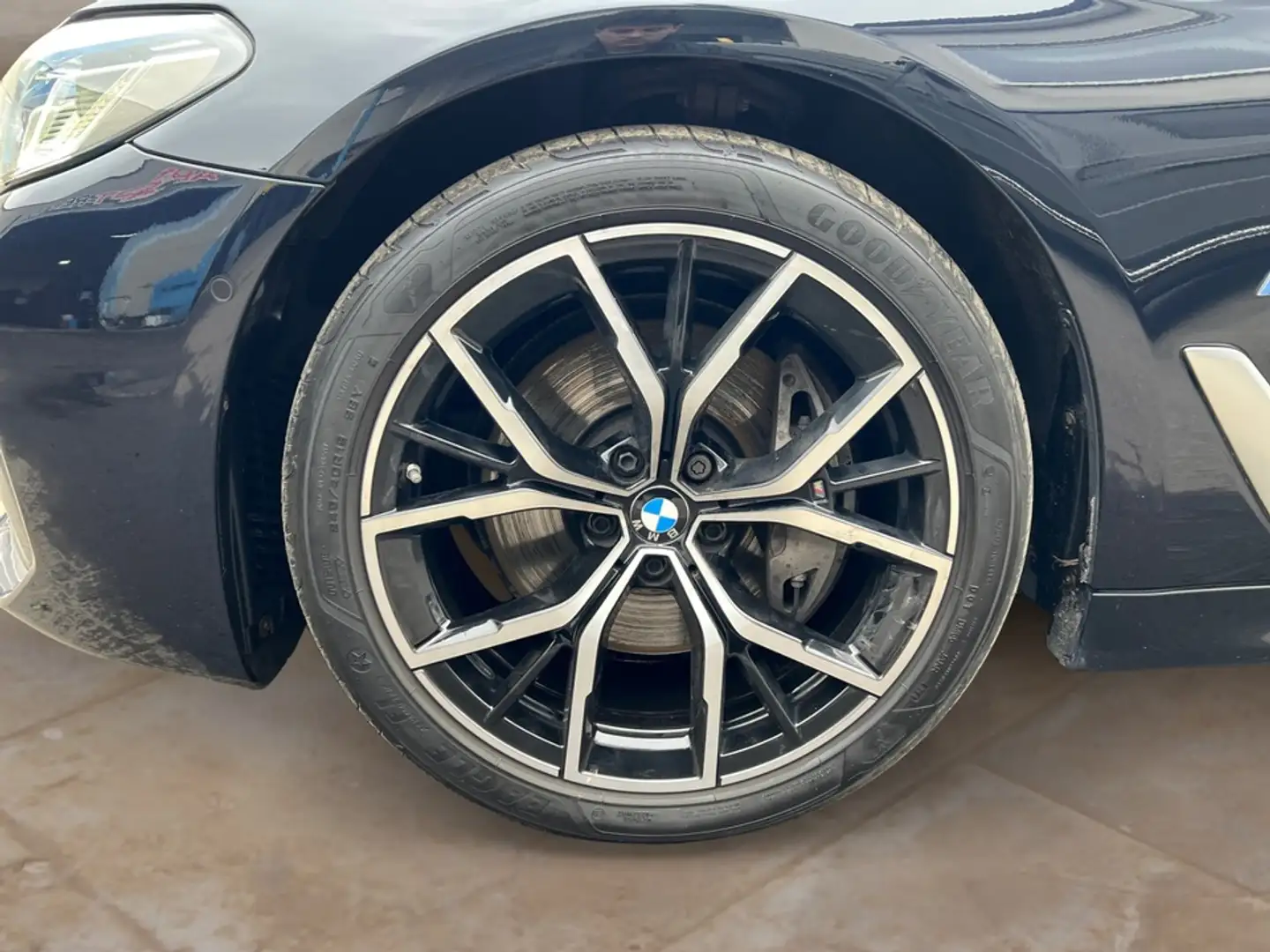 BMW 540 d xDrive Touring M Sportpaket +2JahreGARANTIE Zwart - 2
