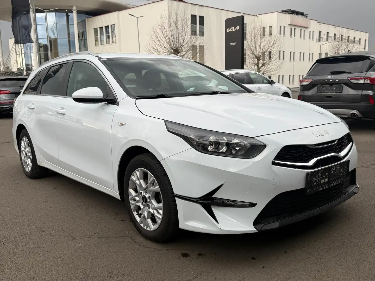 Kia Ceed SW / cee'd SW SW 1,6 CRDi SCR ISG Silber 48V DCT Weiß - 1