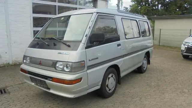 Mitsubishi L300 Bus Luxus