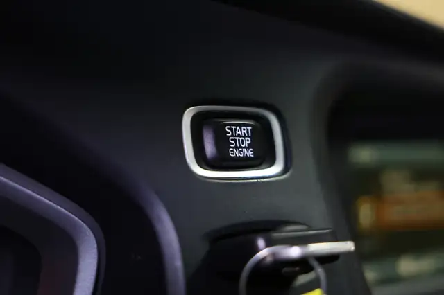 Volvo V40 view 16