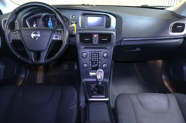 Volvo V40 view 2