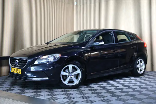 Volvo V40 view 9