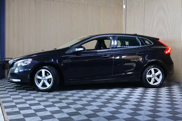 Volvo V40 view 10