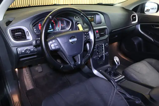 Volvo V40 view 23