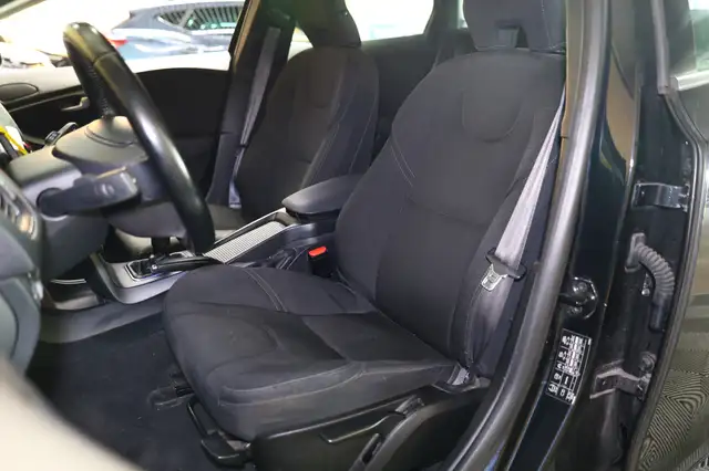 Volvo V40 view 24