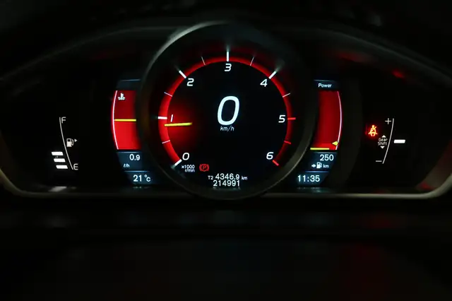 Volvo V40 view 15