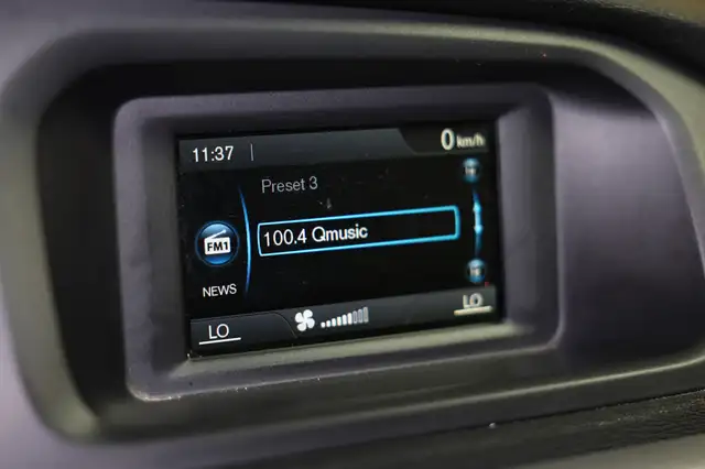 Volvo V40 view 18