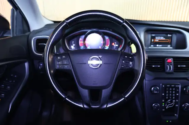 Volvo V40 view 17