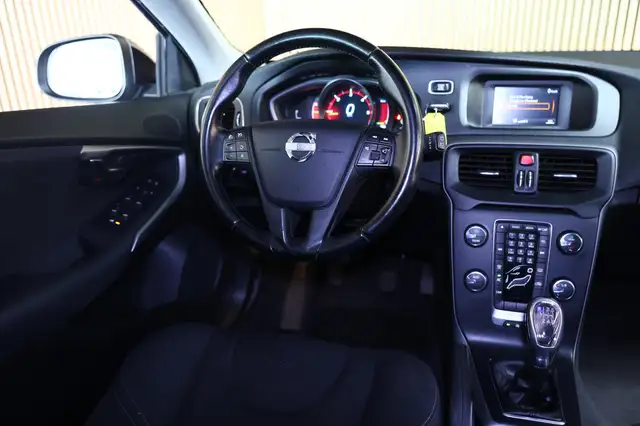 Volvo V40 view 26