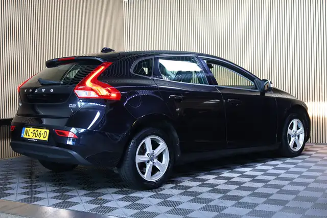Volvo V40 view 5
