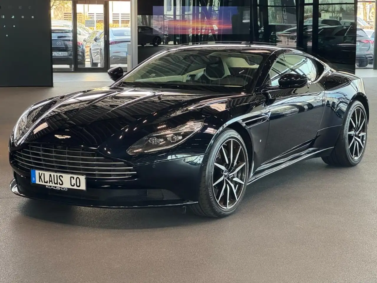 Aston Martin DB11