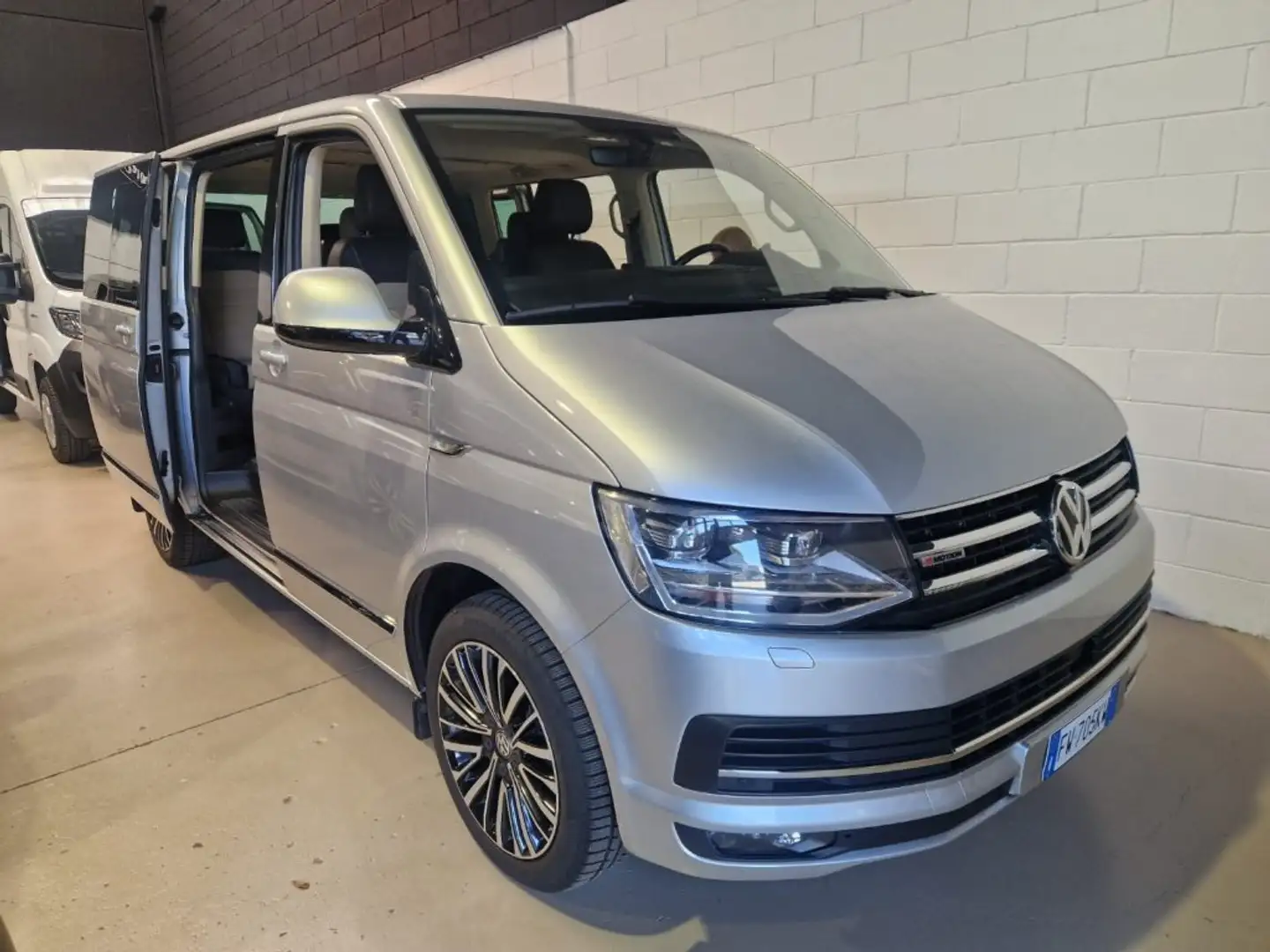 Volkswagen T6 Caravelle 2.0 TDI 199CV DSG AUT.4 Motion PC highl. Prestige Argento - 1