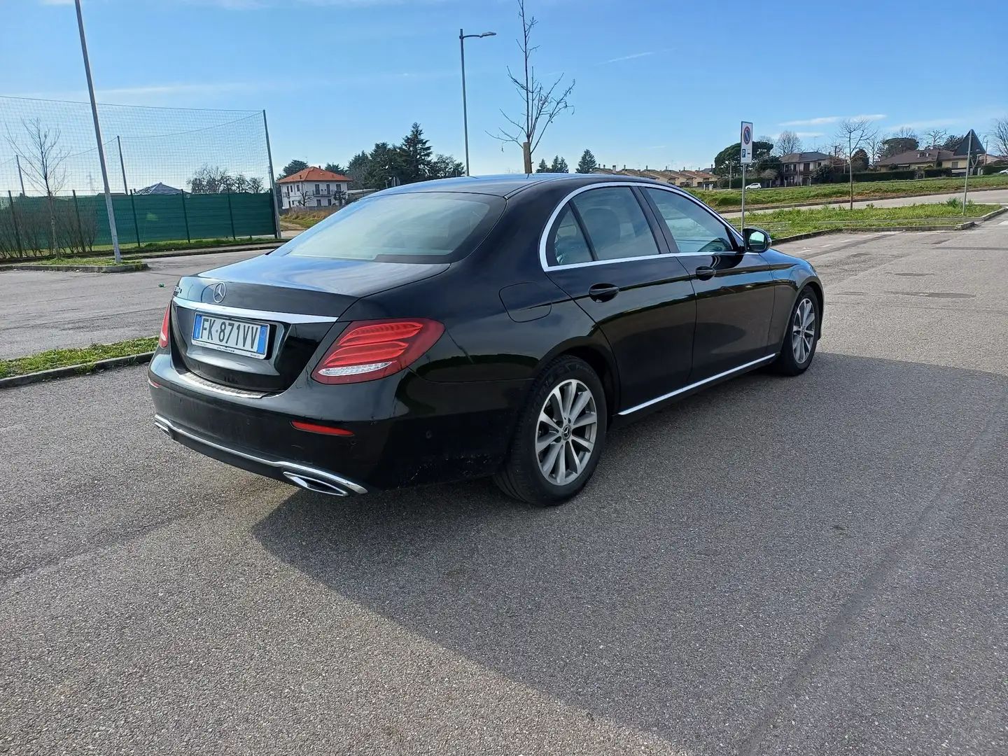 Mercedes-Benz E 200 d Business Sport auto Černá - 2