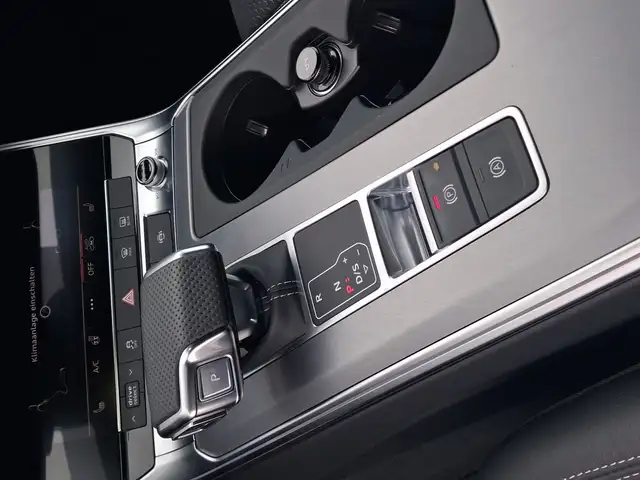Audi S6 view 11