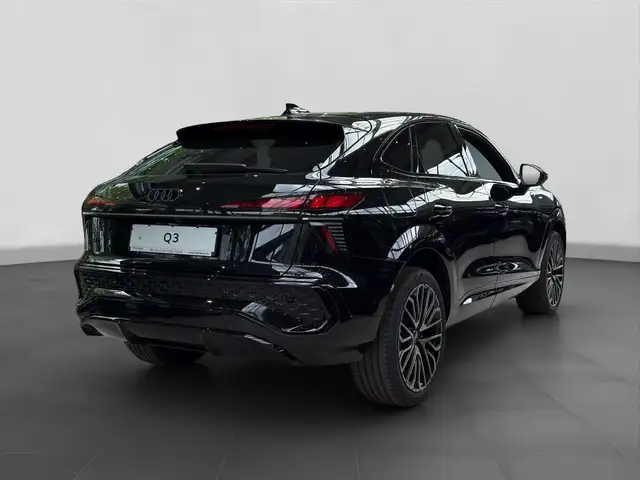Audi Q3 view 3