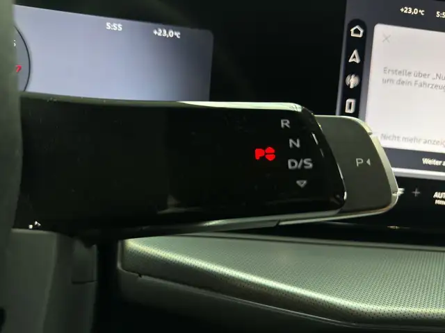 Audi Q3 view 11