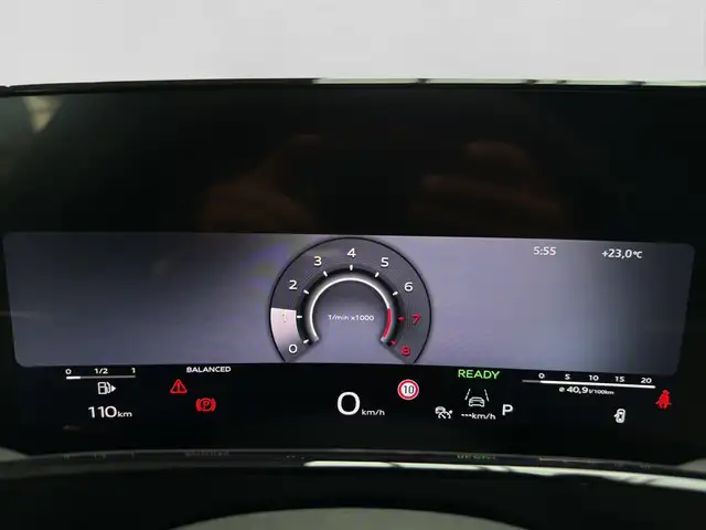 Audi Q3 view 10