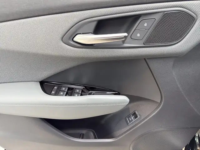 Audi Q3 view 8