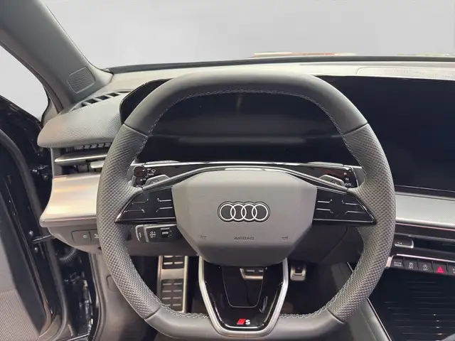 Audi Q3 view 9
