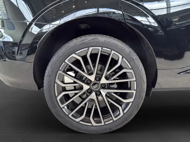 Audi Q3 view 7
