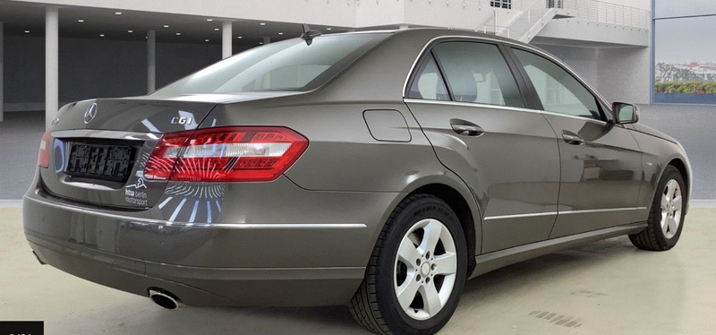 Mercedes-Benz E 350 CGI BlueEFFICIENCY Elegance Aut. TÜV NEU — photo 4