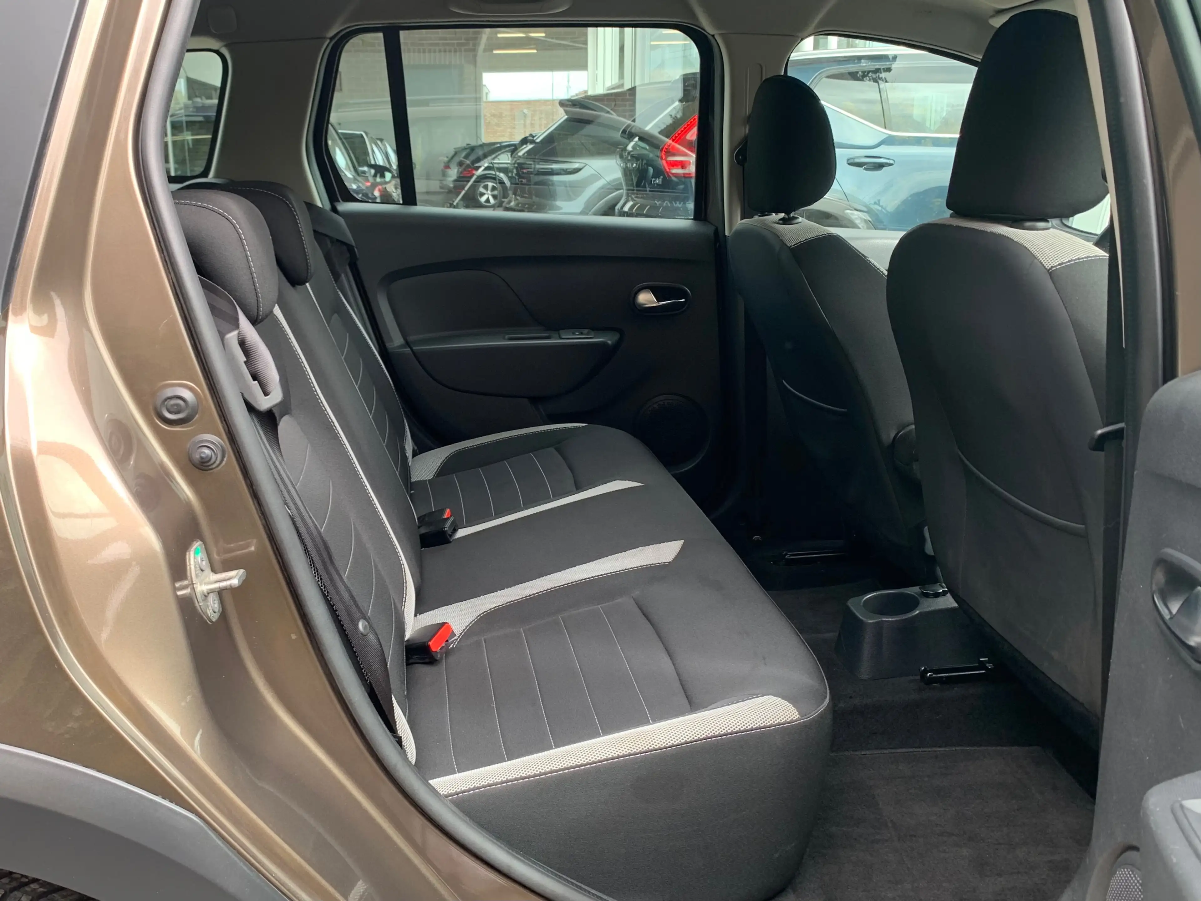 Dacia Logan STEPWAY PLUS / 1.5DCI 90 CV / Euro 6B / Gps / Airco / Camera / Cruise / Bluetooth / PRIX EMPORTER / — photo 12