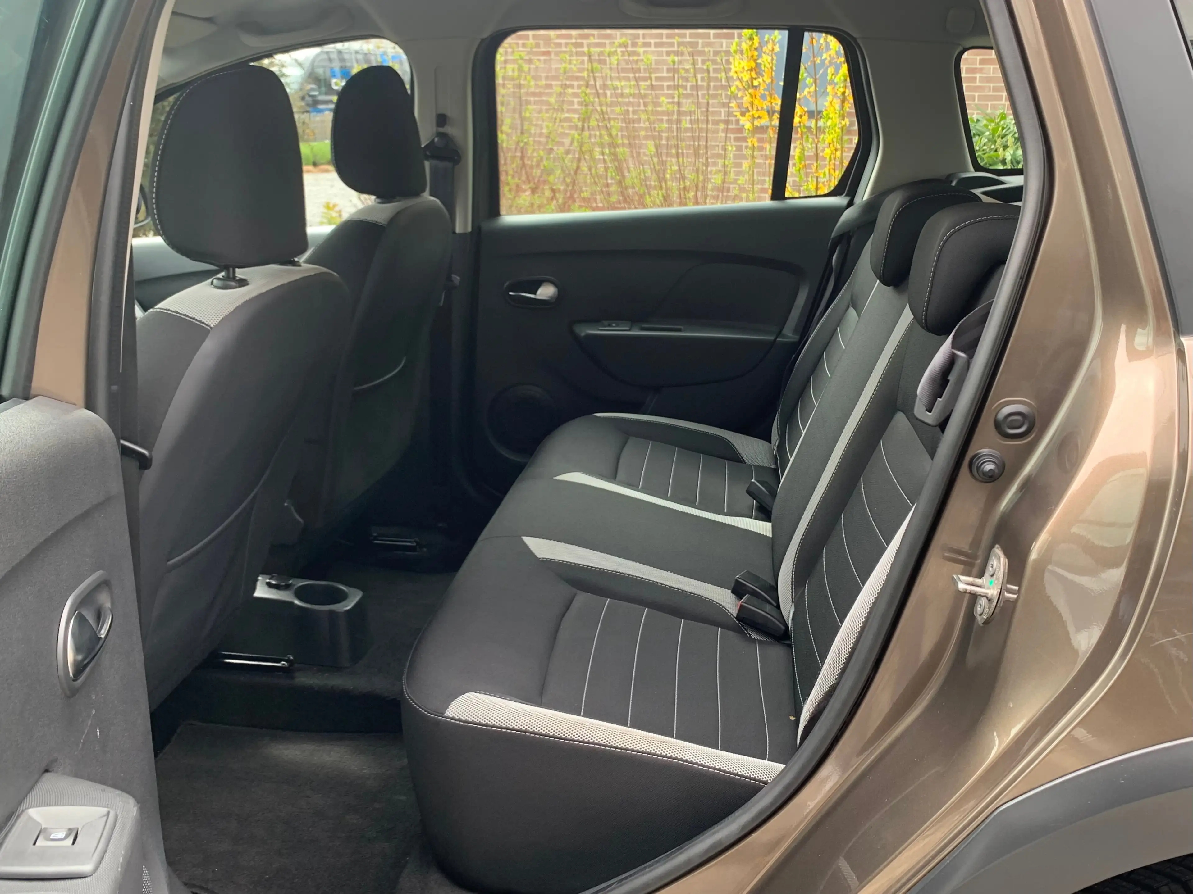 Dacia Logan STEPWAY PLUS / 1.5DCI 90 CV / Euro 6B / Gps / Airco / Camera / Cruise / Bluetooth / PRIX EMPORTER / — photo 11