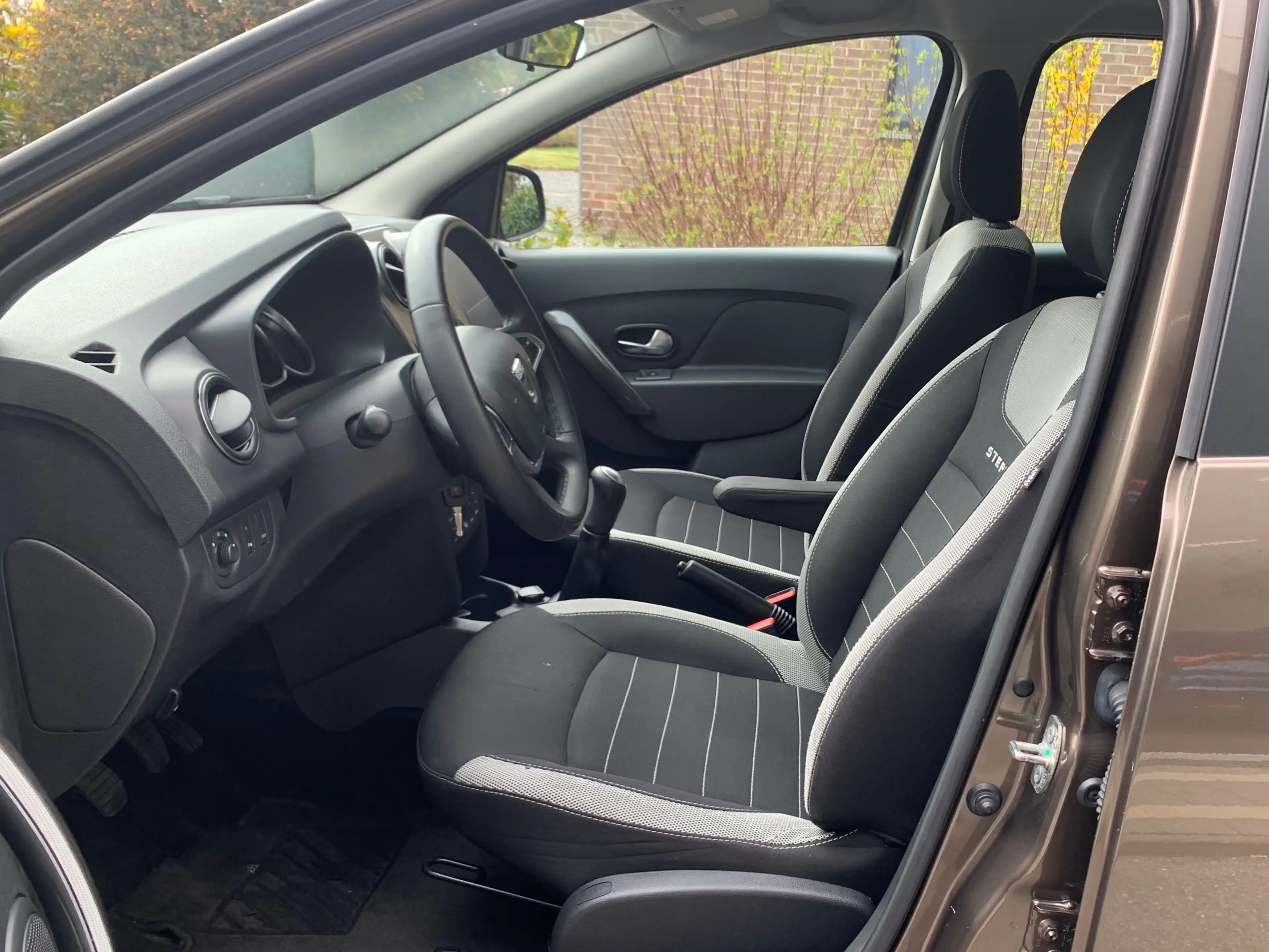 Dacia Logan STEPWAY PLUS / 1.5DCI 90 CV / Euro 6B / Gps / Airco / Camera / Cruise / Bluetooth / PRIX EMPORTER / — photo 10