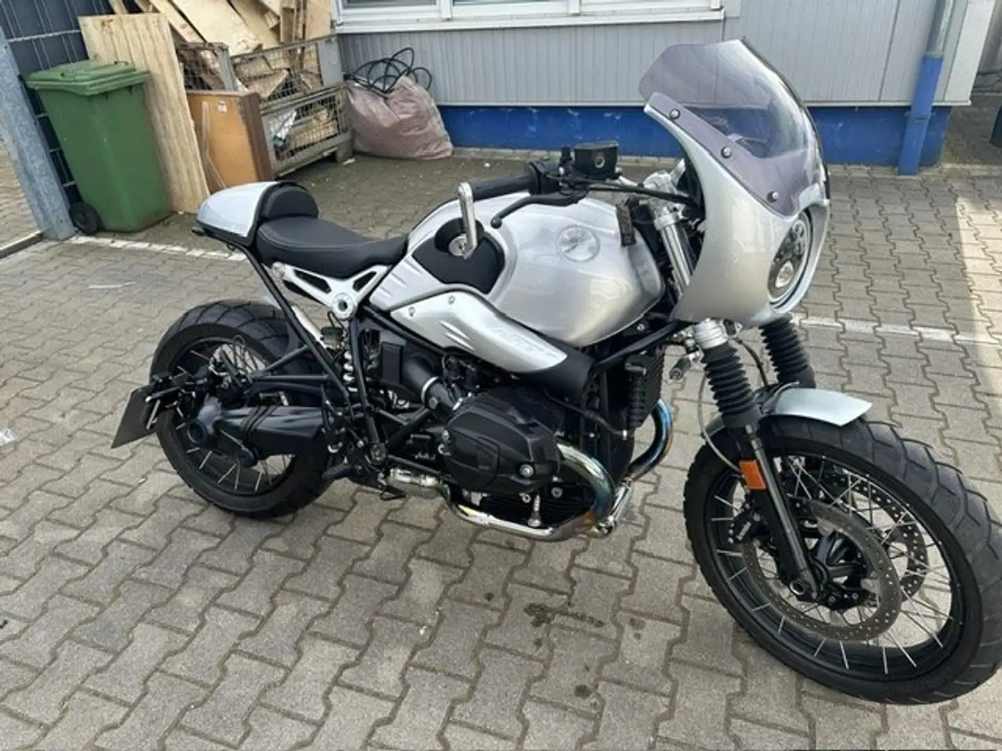 BMW R nineT Scrambler Spezial Umbau Silber - 1