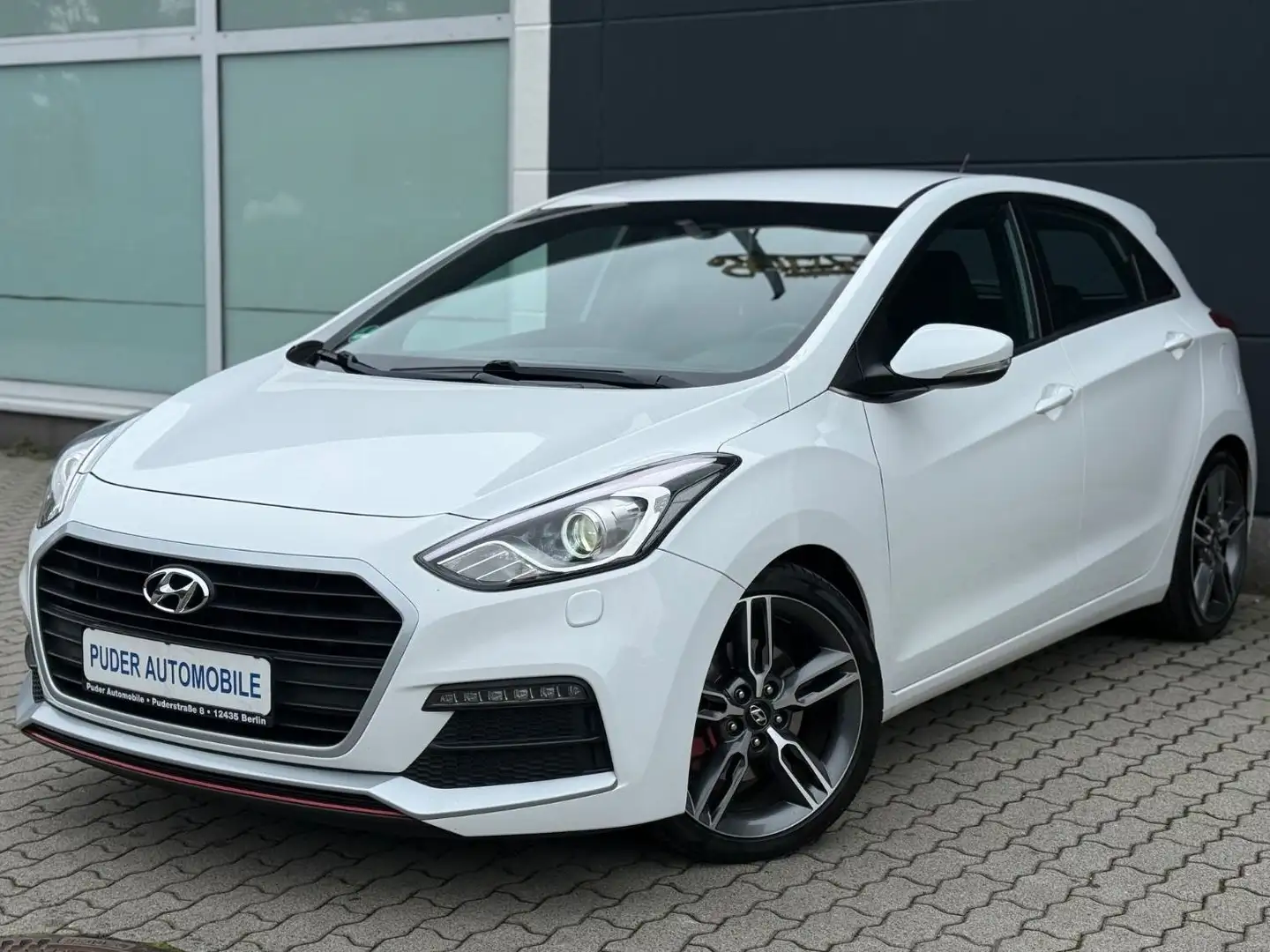Hyundai i30 1.6 Turbo 186PS 2.Hand Scheckheft Xenon LED Blanco - 1