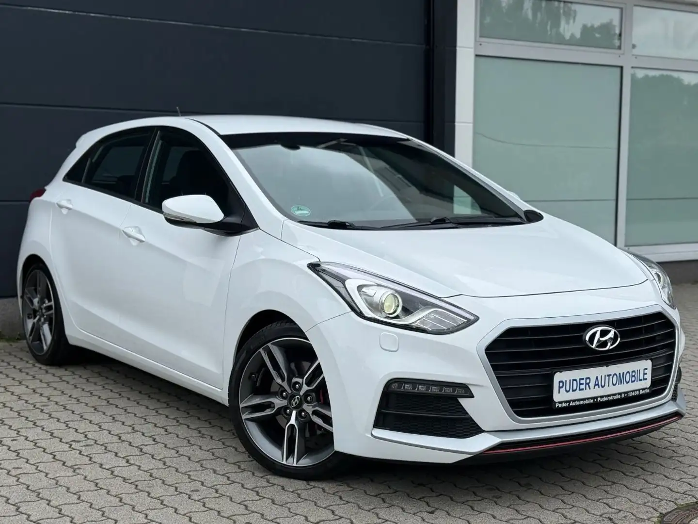 Hyundai i30 1.6 Turbo 186PS 2.Hand Scheckheft Xenon LED Blanc - 1