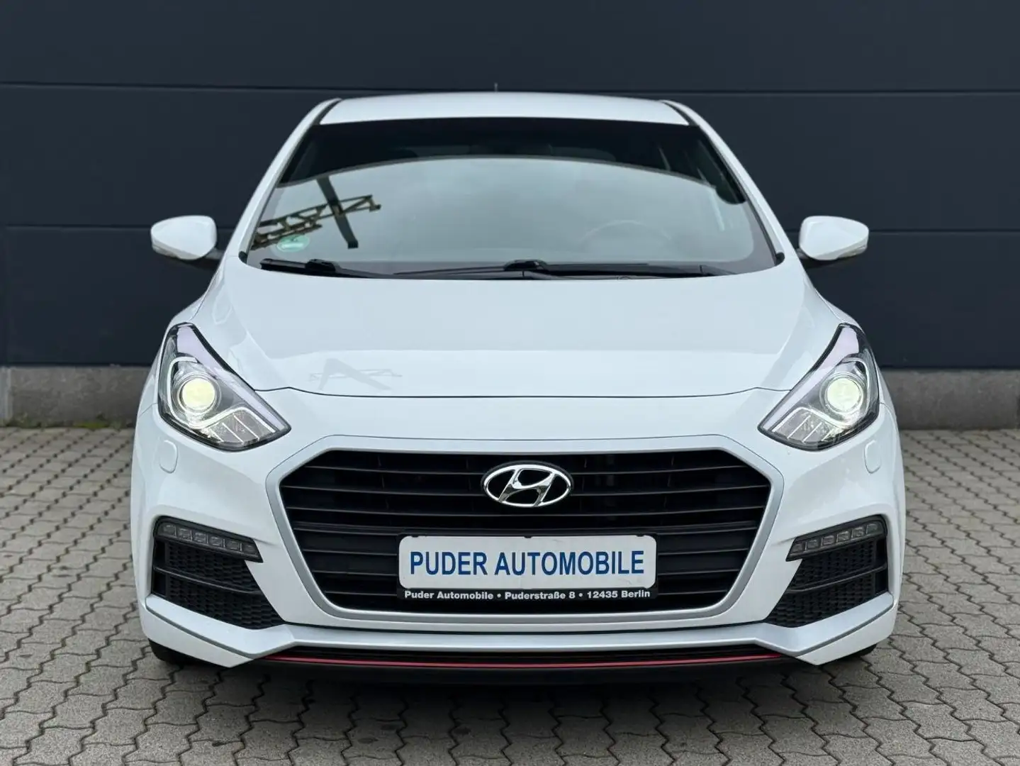 Hyundai i30 1.6 Turbo 186PS 2.Hand Scheckheft Xenon LED Blanco - 2
