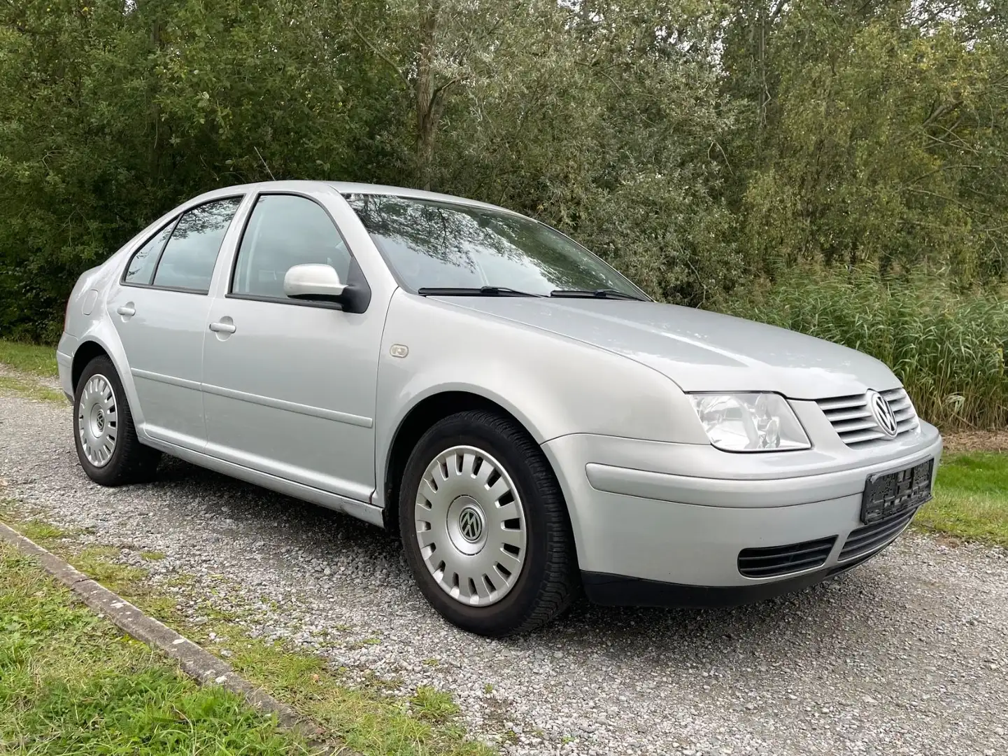 Volkswagen Bora 1.6l MPI Tüv=Neu! 2.Hand 136T-Km Klima VB Silber - 1