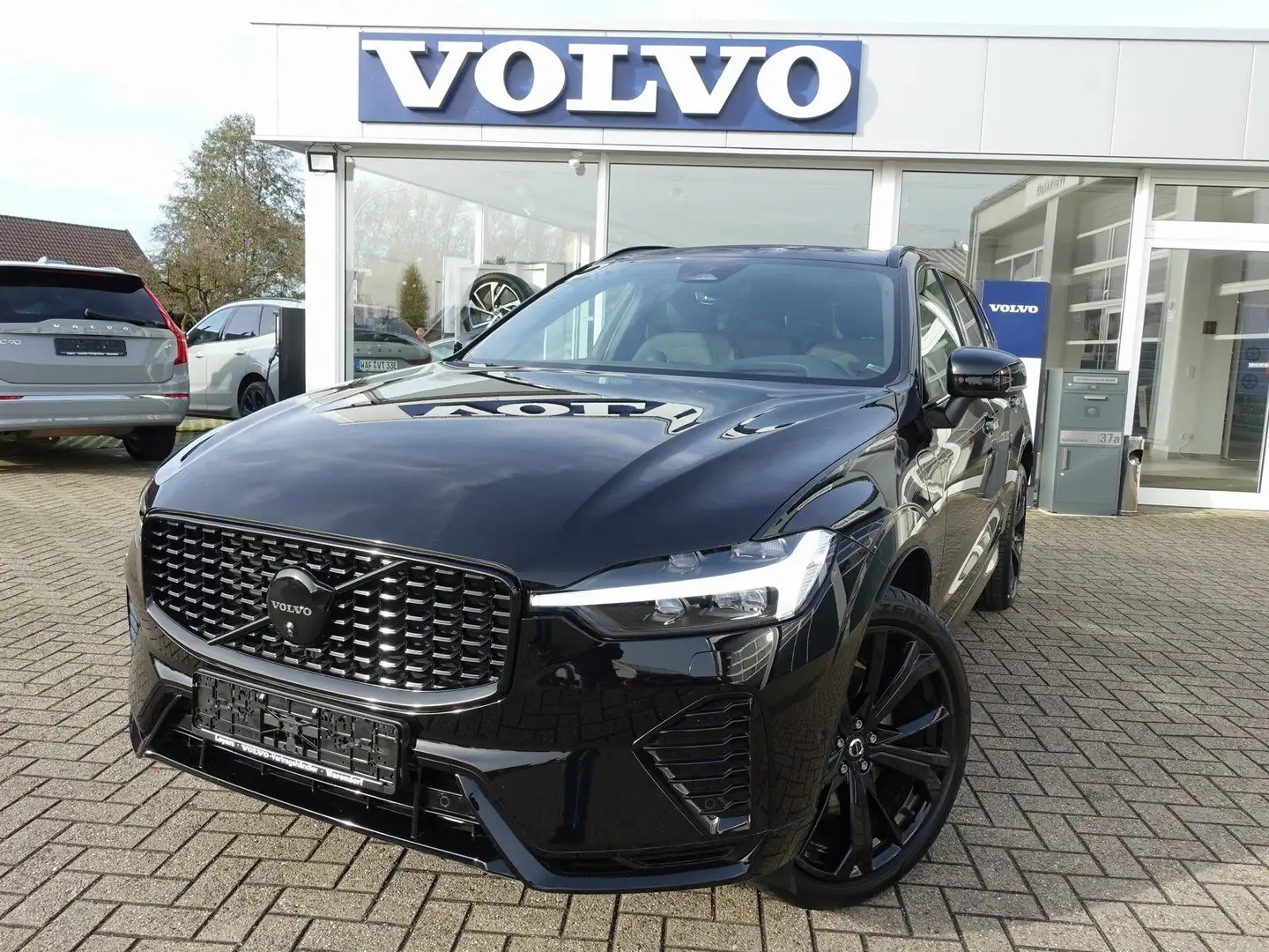 Volvo XC60 Black Edition Ultra T8 AWD/AHK/FourC/B&W Schwarz - 1