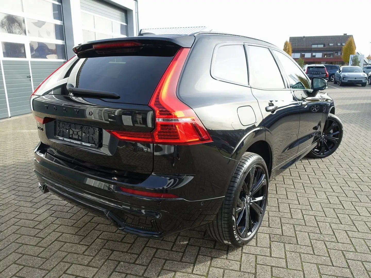 Volvo XC60 Black Edition Ultra T8 AWD/AHK/FourC/B&W Schwarz - 2