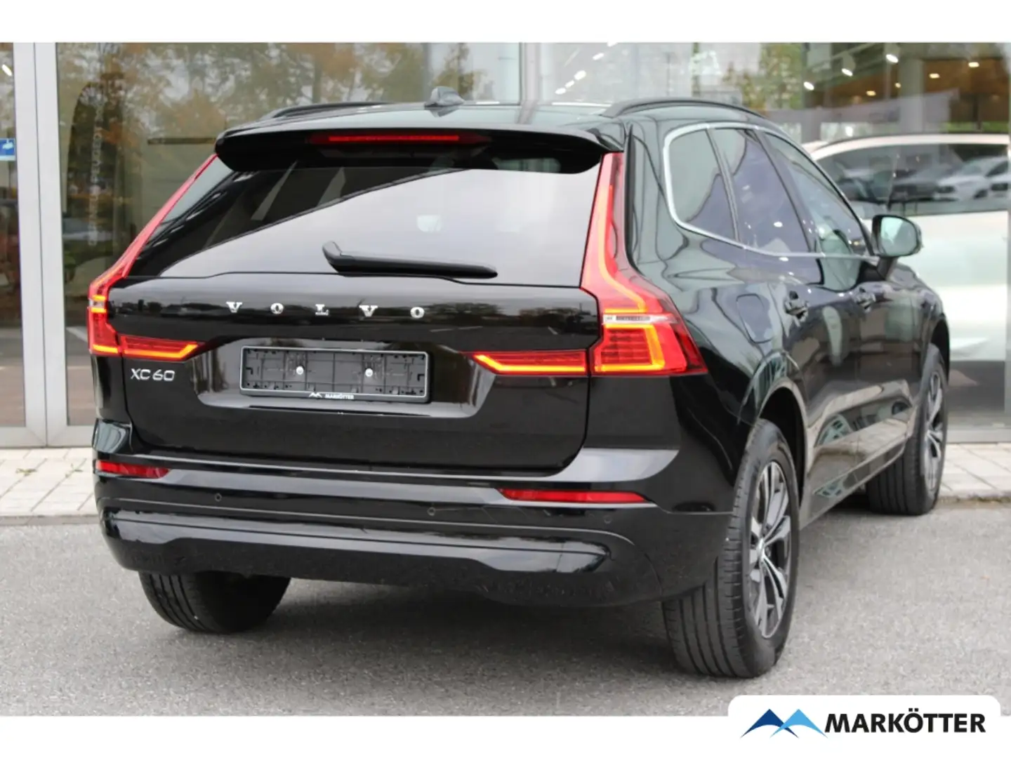 Volvo XC60 Momentum Pro AWD   ACC/RFK/AHK/LHZ/Carplay Schwarz - 2